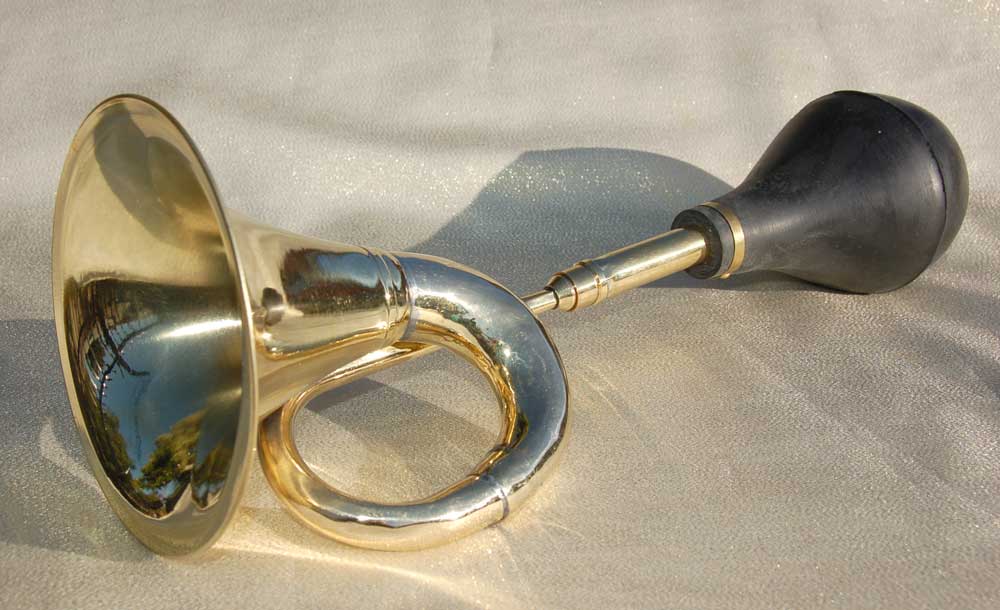 16inch-brass-loop-squeeze-horn2.jpg