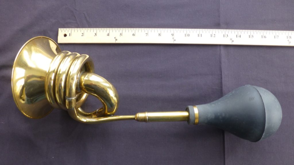 17 inch serpentine brass bulb horn
